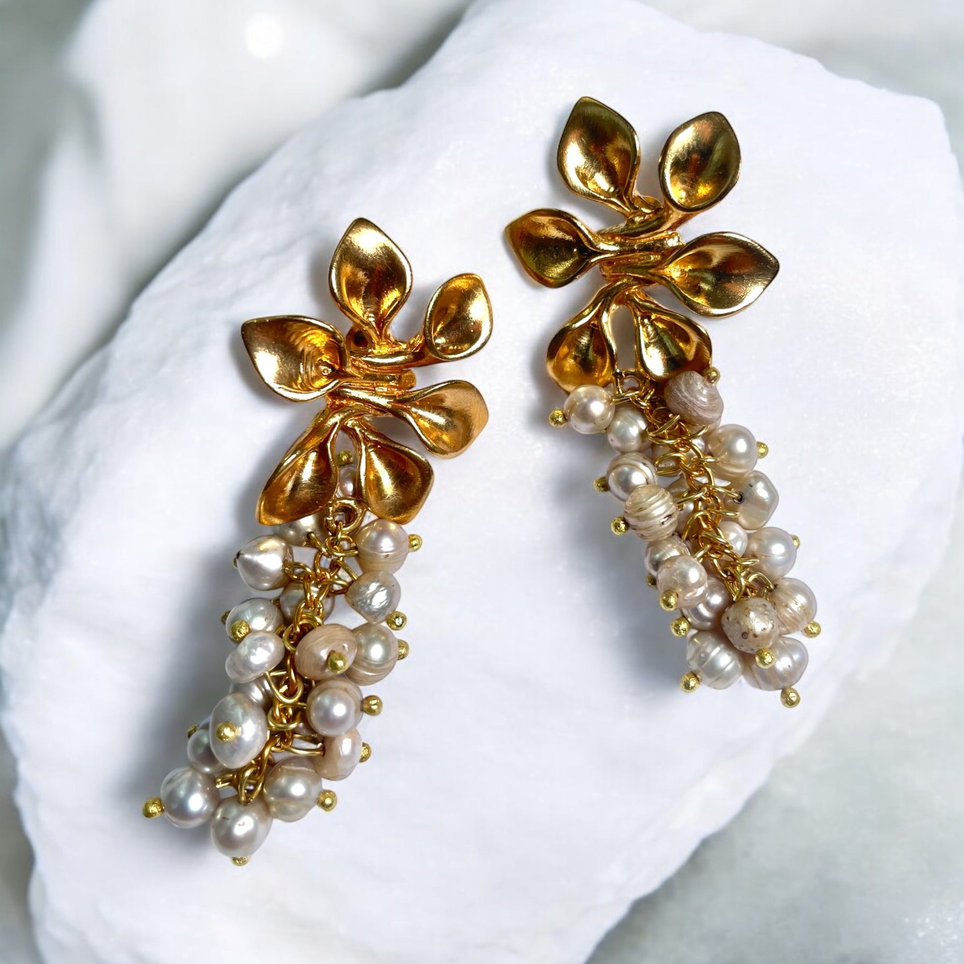 Bote A Mano Pearl floral earrings